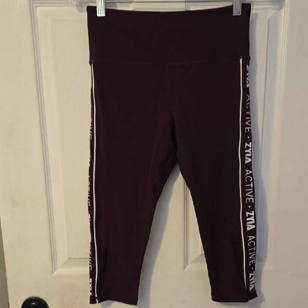 ZYIA Active  Women's Capris in Dark Purple W White Detail. Size 6-8